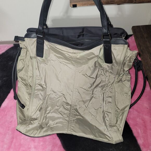 Authentic Burberry Large Nylon Tote Shoulderbag - Picture 2 of 6